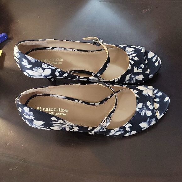 BRAND NEW NATURALIZER N5 NAVY BLUE FLORAL IRIS OPEN TOE MARY JANE COMFORT PUMP - Picture 5 of 15